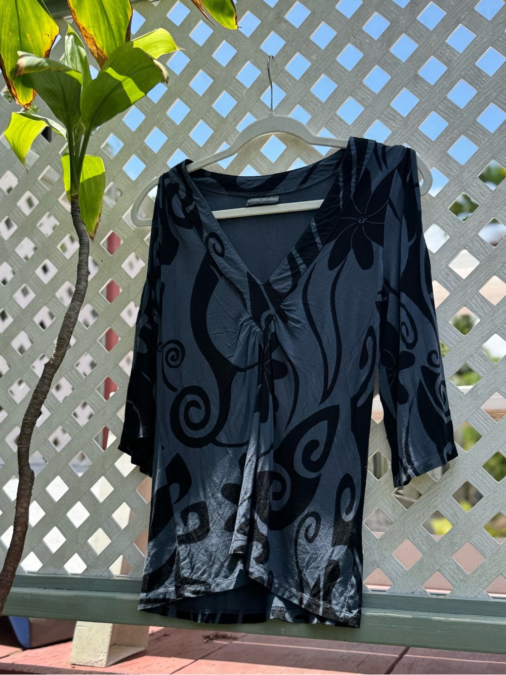Wahine Toa Black & Charcoal V-Neck Top